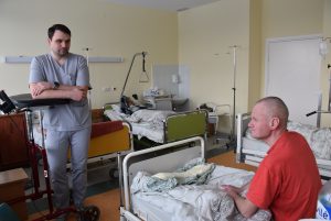 Gydytojas Giedrius Repšys ir dabar dar aplanko keletą mėnesių intensyviai gydytą pacientą Virginijų